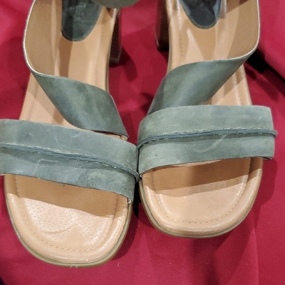 Sperry Green Heels with Criss-Cross Straps - Picture 8 of 8